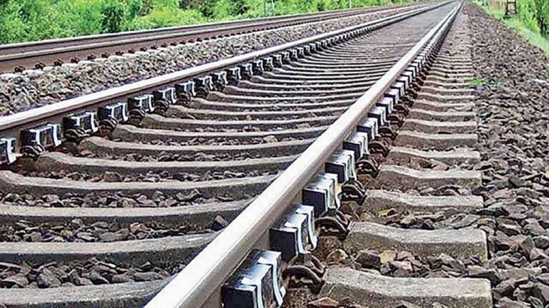 669923-railway-track-jpg